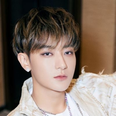 Official resource for Chinese artist Huang Zitao! Z.TAO's official Twitter account: @hztttaoswag. We don't reply via tweet, please DM if you have question.