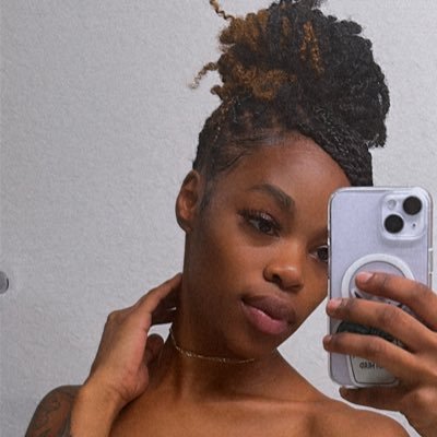 Tinnnyyy_t's profile picture. im calling your mom