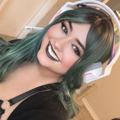 Latina Goth Gamer Girl 🖤 Affiliated Twitch Streamer (18+)