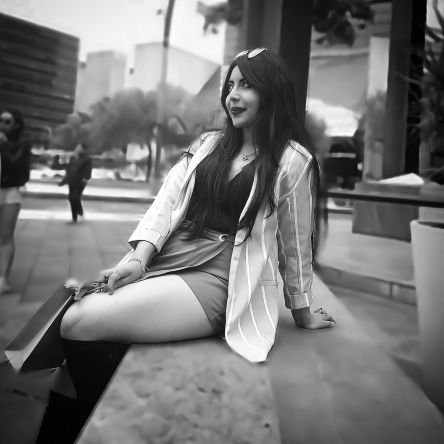 Marmons_23's profile picture. Risueña! .. obvio, amo ser una pequeña rara, que una gran aburrida. Mi personalidad es obsesiva, pero la búsqueda de la perfección me ha servido bien.✈️💓