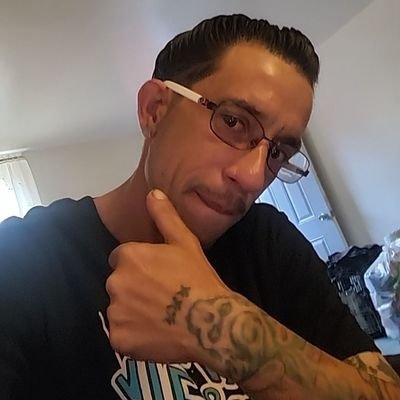 5'2 single and hope that I find a key to my die black heart an only a sweet loyalty female to open my life an my dream I am not interested in long distance