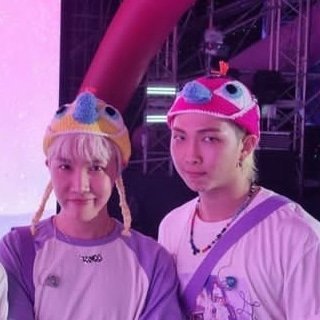 BTS
ONLY ARMY
2023/2025. @BTS_twt @ilvnamseok @yoongi_lvl
@yongmimitos @jksbutterflys @duende_yoongi @koodependent @JKelita_97OT7 @JmYMildred @jooniemibb