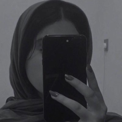 الراحة الذاتية إنك تكون داخلياً مثلما أنت خارجياً ما تتصنع وﻟﺎ تجامل وﻟﺎ أنت اللي مضطر تتعايش بشعور معاكس لـ شعورك ...🌻