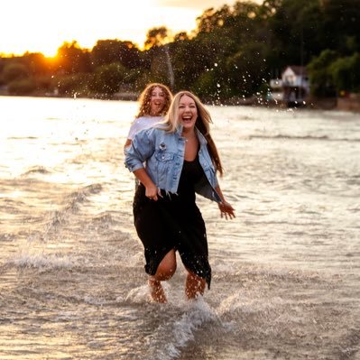 BoXphotography's profile picture. Canadian wedding & portrait photographer