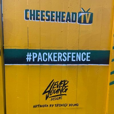 #packersfence located on Lombardi Ave directly across from Lambeau Field Atrium. Designed & Painted by @spencernyoung. Sponsored by @cheeseheadtv