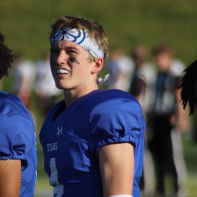 @HATitansFB QB/ATH #4 | U18 Team AB Captain | C/O 2025 🇨🇦 | Flim ⬇️ gdarbez@gmail.com (587)-784-2144