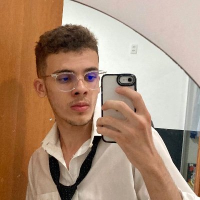 A Brazilian 🇧🇷 17 yo guy, who likes a lot of things, between them, Education 📚 , Politics ⚖️, Tech 🤖 ( AI, Blockchain), Business 💼 and Human Rights 🏳️‍🌈.