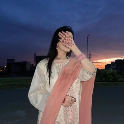 doc_hamna_zulfi's profile picture. medicine |doctor | she/her Dm is haram.