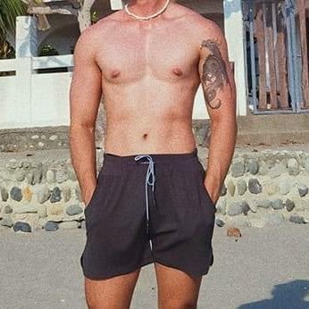 SwiftTrif's profile picture. Live with purpose. 🌠
  Bella ciao ❤️