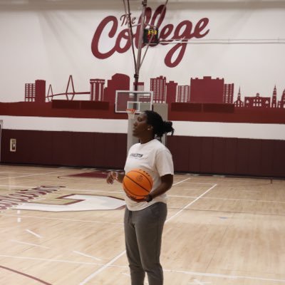 Assistant Coach at The College of Charleston! 🌴 #USFalumni 💚💛 Bachelors and Masters ... #blessed #faith #believe🙏🏾... #teamscorpio♏️ #ballislife 🏀