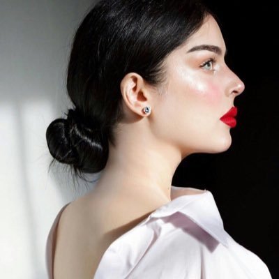 كاتبة متذوقة للشعر خطاطة رسامة احلق في سماء الأبداع دائماً✨