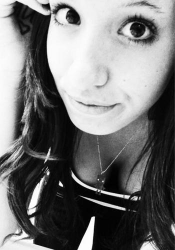 nfrRaquell_'s profile picture. Yet another Christmas alone... anyone single? add me at http://go-u‌r‌l.in/4aU