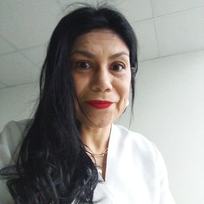 Psicóloga y Mediadora Familiar. Actualización - soy magister en psicología clínica familiar, individual y de parejas. Pero ante todo, hija de Dios.