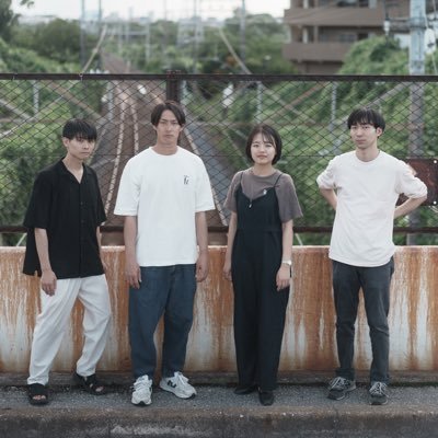 fragile_city's profile picture. https://t.co/CJxx2uyN4l（フラジール シティ） メンバー 石井（Gt./Vo.） 佐藤（Gt.） 笹井（Ba./Cho.） 江藤（Dr.） 日常の機徴を前向きに表現し、 POPなサウンドにのせ表現する。 都内を中心にライブ活動中