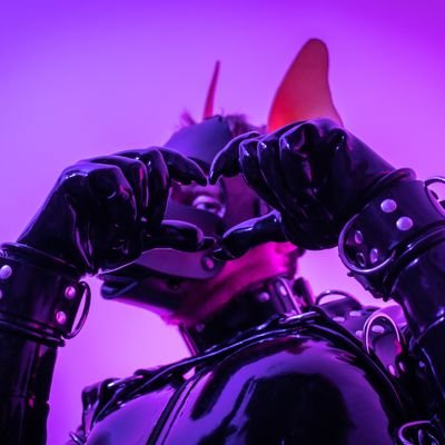 French rubber pup, looking for kinky friends and fun 😏. Based in Lyon, bf of @Aykobound, Mister Rubber Fr 2019
SFW furry account : @Horn_fur