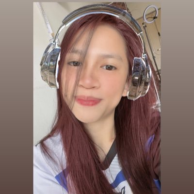 xllxfx's profile picture. i love you even we’re not meant together.