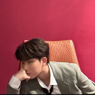 DISCLAIMER : this user is the biggest FirstKhao luvbot🎈🧸