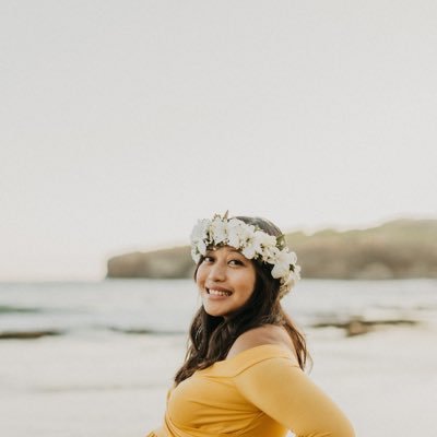 lizbelle_e's profile picture. dog mom + right-handed + car karaoke singer + Disney nerd + book reader + comic book collector + anime watcher = Me (she/her)