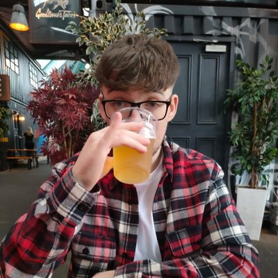 Professional shithouse, won an oscar for my role as ‘victim’, 1/5 of belter pod @FourFourSHU @nufc @sixers JOURNALISM ACC: @dom_i_sport