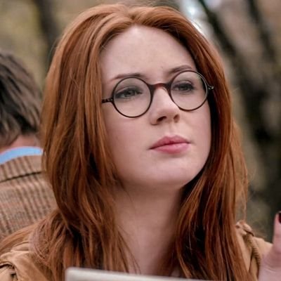 Leitora, apaixonada pelo universo de doctor who, encantada por fantasias e romances.
@gugsinho 💍