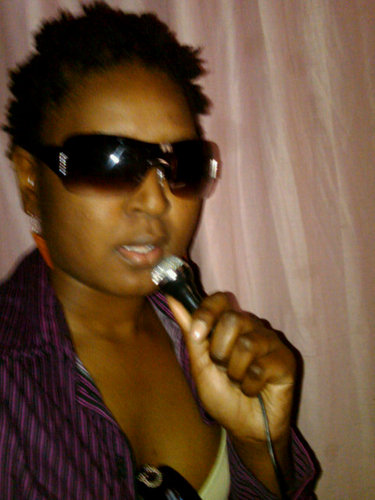 GOT 2012 ON DA PALM OF MY HAND  BABE!!!Dat  Voice on Radio|dj|#TeamZeeti #TeamSexyLadies*Suck Lollipop*CUM FOLLOW MY FOOT PRINTS*Wears shades*