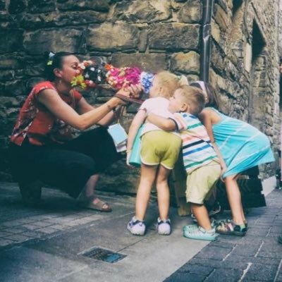 Cofundadora de @unpuntocurioso. Amante de la naturaleza, promotora de LI y creatividad, narradora, formadora... Que ahora vive en UNPUNTOCURIOSO ARAGÓN🌿