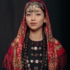 باحثة ثقافية ومهتمة بالمعرفة التي تطل على العالم، ومهتمة بالمواضيع المعرفية للباحثين وكذلك للجمهور التواق للعلم والمعرفة