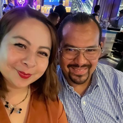 Líder nato, profesional exitoso y excelente esposo y padre. Inteligente, divertido y muy apasionado