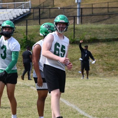 6’5 | 260 | 2025 East Hamilton Highschool| Instagram: taylorsmith_0004 |423-805-8245| Defensive line Noseguard/Offensive line left tackle.