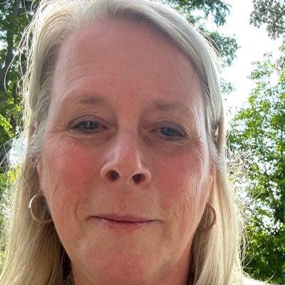 Mother, animal lover, and a patient advocate helping others living with cancer.