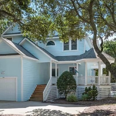 Where coastal charm meets beachside elegance in this @currituckclub⛳ weekly vacation rental home in the pristine Outer Banks of Corolla, North Carolina 🏖🐚🐬🐎