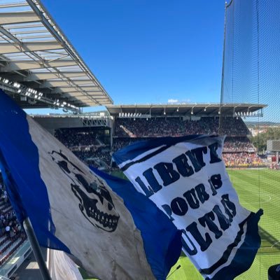 Doux, dur et dingue. Suiveur globe-trotteur d’Unser Racing depuis 1999. Strasbourg pour toujours… #UB90 #ThEMADSpIrIt #NS/NB📍⚽️ : 484 dont : 157 ✈️ | 🏟 : 83