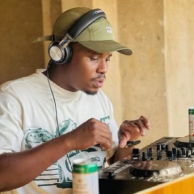 Deep House & Afro House DJ | Football Fan: Kaizer Chiefs & Manchester City | Leo

• Booking Details: mananamoses51@gmail.com or 0720968831