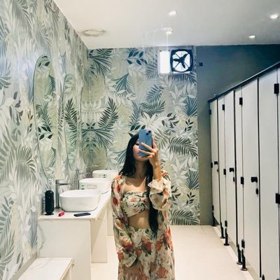 ShifaKhan34's profile picture. 