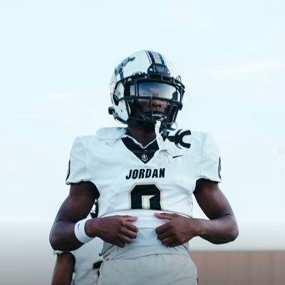 Katy Jordan HS(TX) ‘25 DB/Safety l 3.5 GPA l 5’11 175Ibs ATH l 4.4 40 l email : zionjones1128@gmail.com l Varsity 19-6A All District Team DB  NCAAID# 2307958139