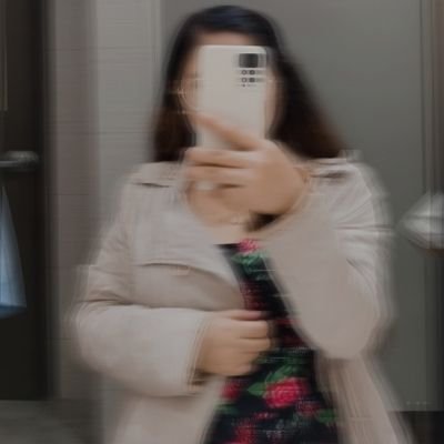 prettyfamiliara's profile picture. we found love in a hopeless place ✨🖤