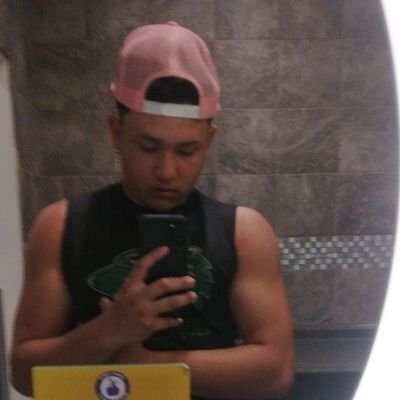 Yo wsg gang I'm a 17 and in college rn but I do stream on twitch but anyways I hope u enjoy the content