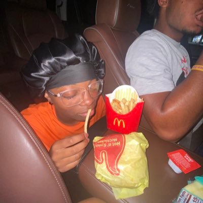 blackfrenchfry_'s profile picture. i’m poncho duh 🙄