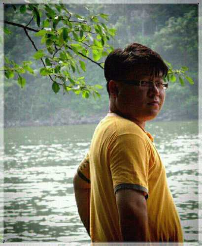 서울시강서구에 자리잡은 누리장애인자립생활센터에서일하고있고 때꺼리는 커피기를 수입해서팔면서 바리스타교육을하며 먹고 살고있고 취미로는 파크골프를하며 하루하루를 열심히살고있는 싸나이입니다.
