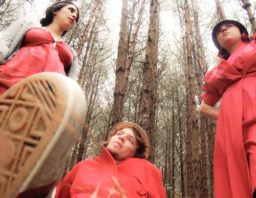 Amarillo es un trío de folk-pop bogotano. Escuche y baje nuestro Ep 1603.