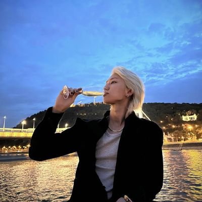 ─ u are my beautiful sunshine ✿ 𝗺𝗶𝗻𝗴𝗵𝗮𝗼 ˎˊ˗
✮ !¡ ミ I talking about 𓆏 all the time 。゚; minor (10L)