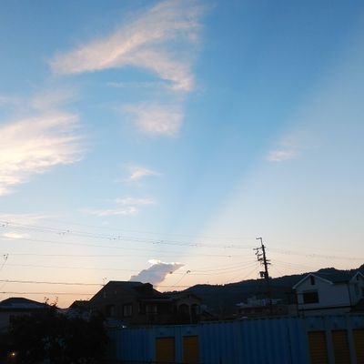 アウねえ押しで
ユナフロやってました
配信終了がショックでX覗いてます、空はウイッチーズ、陸はカープとガルパン、海はハイフリ＆戦闘艦、不思議四天王と猫大好きです！