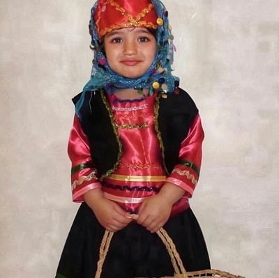 ترسم چو بازگردی از دست رفته باشم
وز رستنی نبینی بر گورِ من گیاهی :)
کوردم ✌🏻🙂