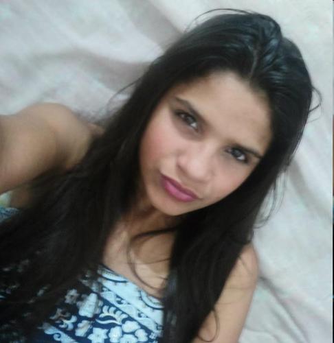 AMOR uma palavra tão pequena e bonita, mas tão difícil de ser pronunciada com sinceridade.