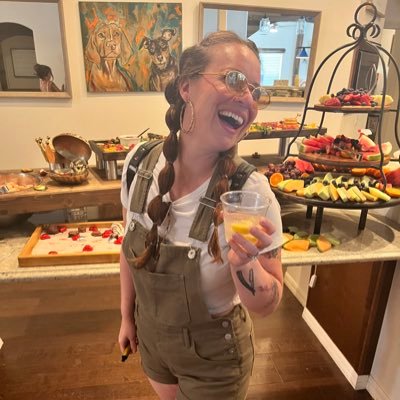 tinabawesome's profile picture. 