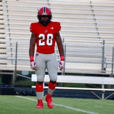 5’10 200lbs RB/LB 2025 🎓 3.5GPA| |40⏱️4.55| Squat: 580lb| Bench: 265| ☎️864-566-3963| IG:@sosakutz