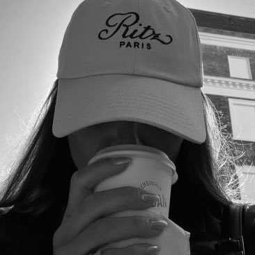 farahalshmmryi's profile picture. طالبة حقوق ، محامية قيد التنفيذ.