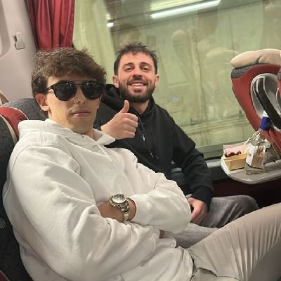 13LauraWWH's profile picture. Wallflower 🌻