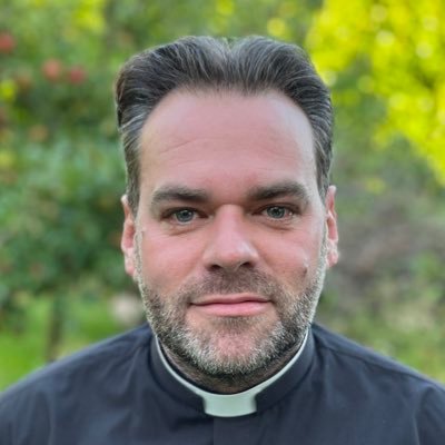 Hope, grace, life. #bhafc. Father. Clergy spouse. Priest. Helping @leicestercofe develop long term strategy to support local churches in their calling.