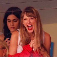 madie ❤️ (taylors version) // SM5 (@songforhemmings) 's Twitter Profile Photo